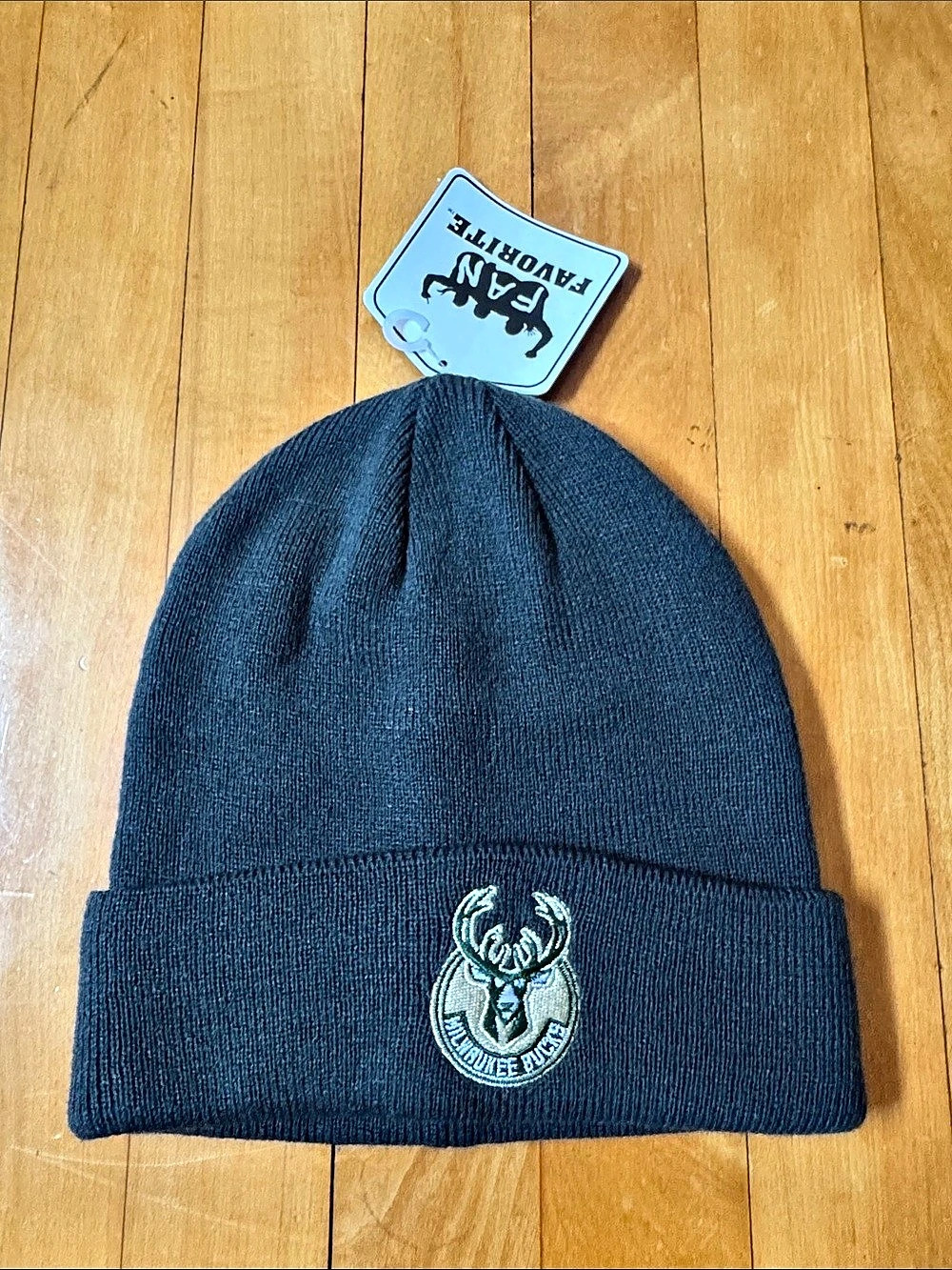 Fan Favorite Milwaukee Bucks NBA Knit logo Beanie forest Green men’s OS NWT